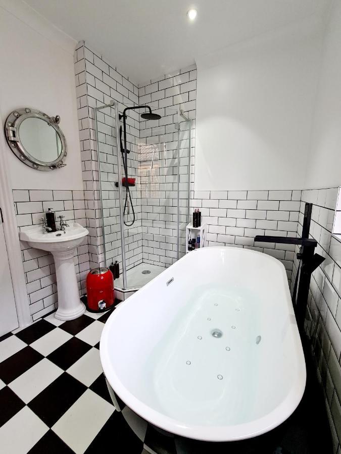 Southsea Royale James Bond 3 Bed Cool Penthouse, Seafront Parking 포츠머스 외부 사진