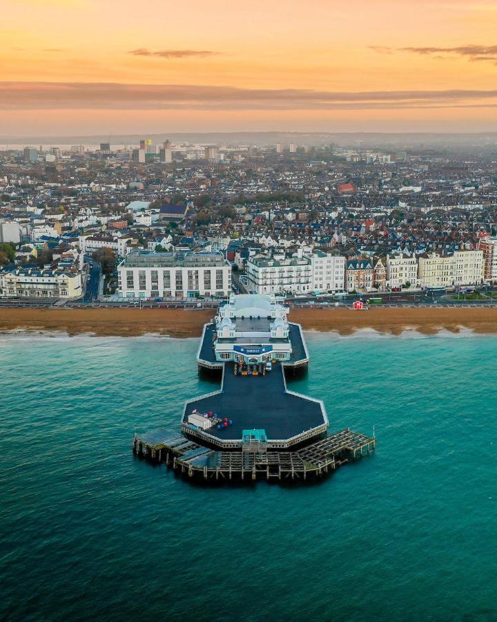 Southsea Royale James Bond 3 Bed Cool Penthouse, Seafront Parking 포츠머스 외부 사진