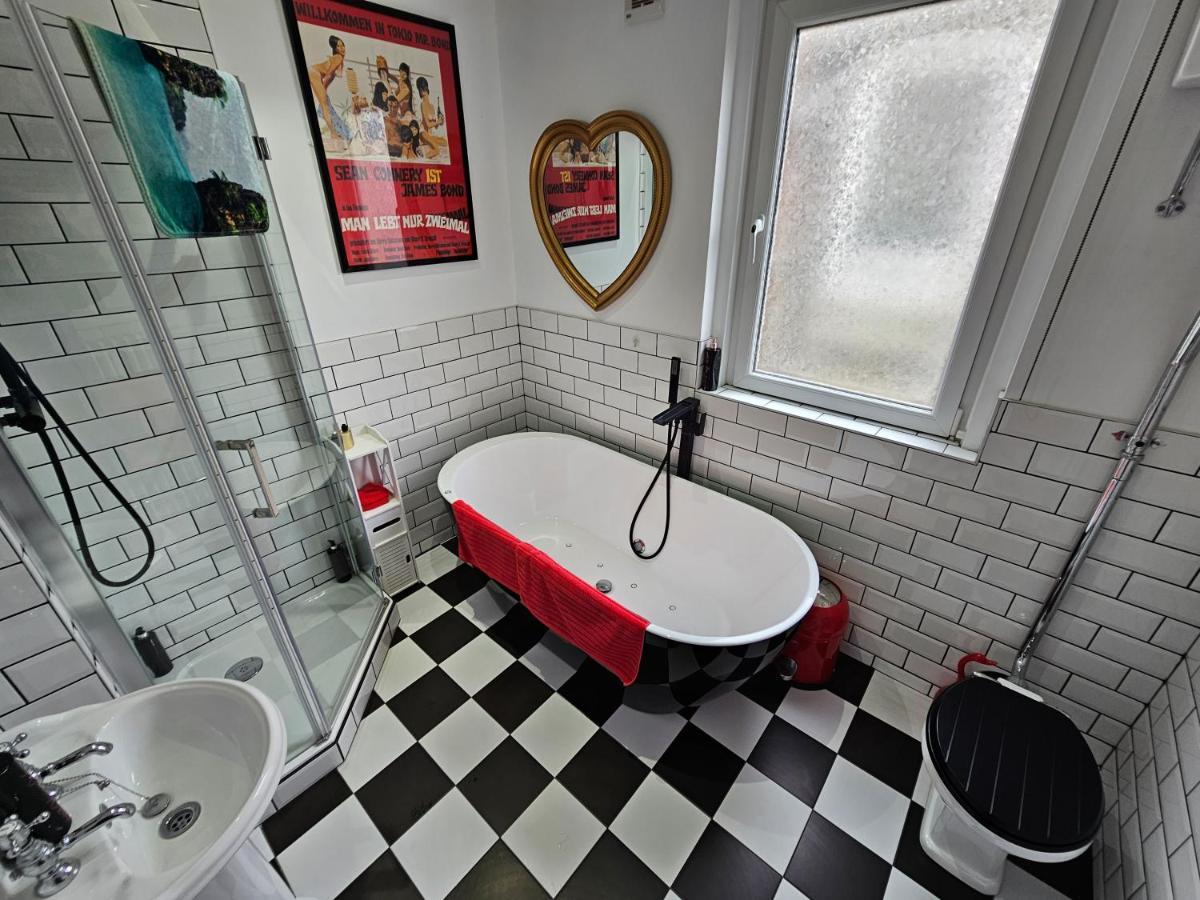 Southsea Royale James Bond 3 Bed Cool Penthouse, Seafront Parking 포츠머스 외부 사진